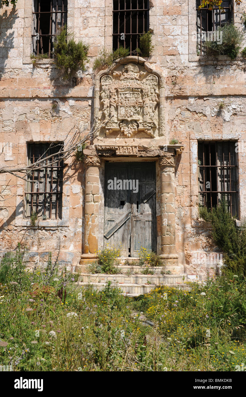 Edificio dell'esercito derelict - ex prigione militare - la Mola, Mahon (Mao) Menorca, Spagna Foto Stock