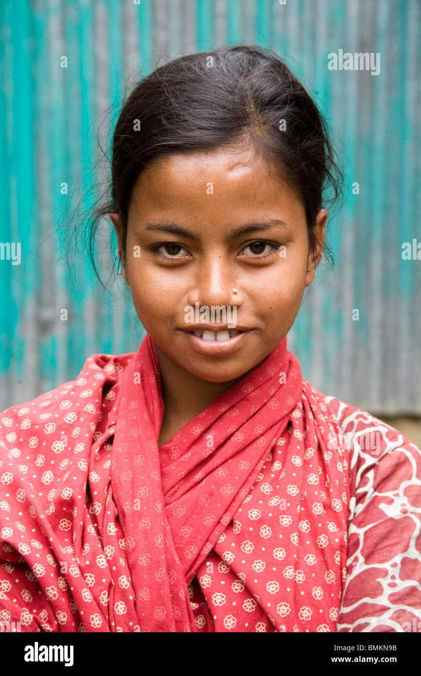 Giovane ragazza bengalese village Tauta; distretto Manikgunj ; Bangladesh n. MR Foto Stock