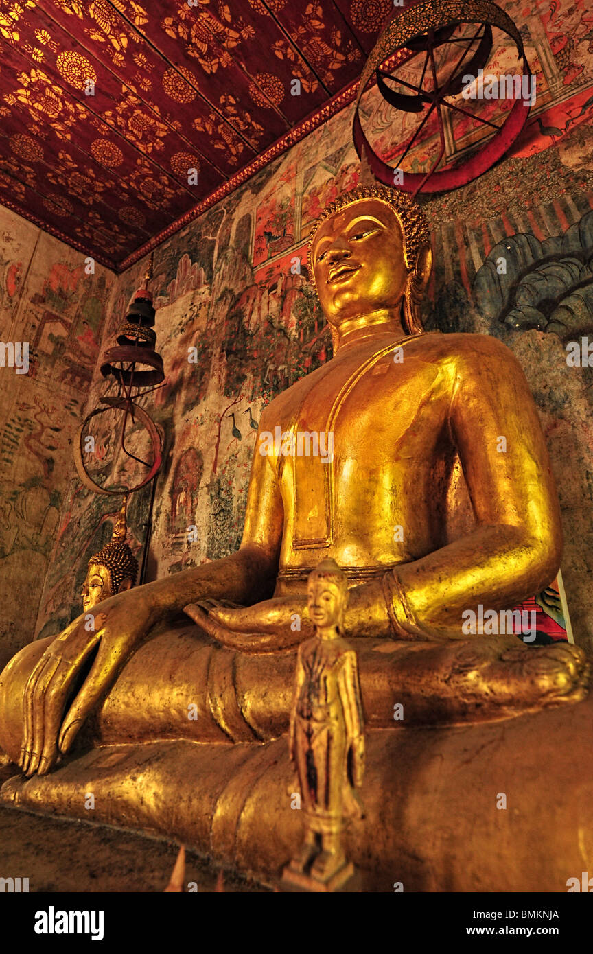 Buddha seduto, Wat Pa Huak, Luang Prabang Foto Stock