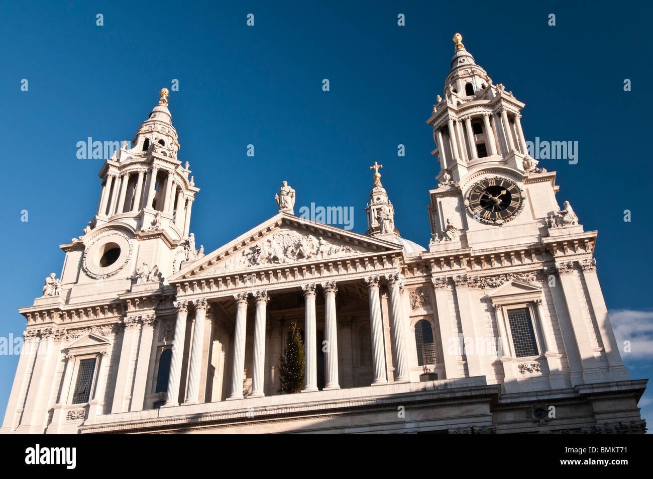 Cattedrale di San Paolo dall'entrata ovest (Gate), London, Regno Unito Foto Stock