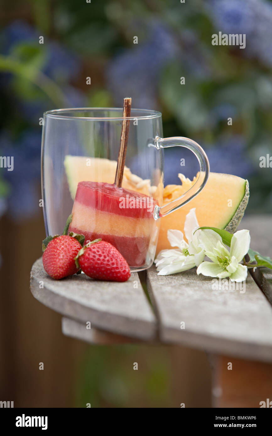 Melone e fragola ghiaccioli. Foto Stock
