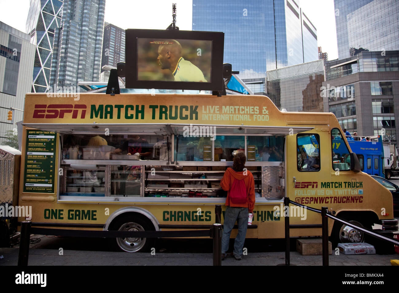 ESPN Match Carrello mostra World Cup Soccer corrisponde parcheggiato sul Columbus Circle e Central Park a sud della città di New York Foto Stock