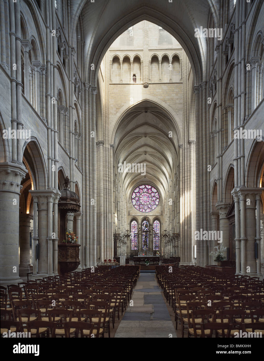 Cattedrale di Laon navata e incrocio a est. Del gotico francese secoli XII e XIII. Foto Stock