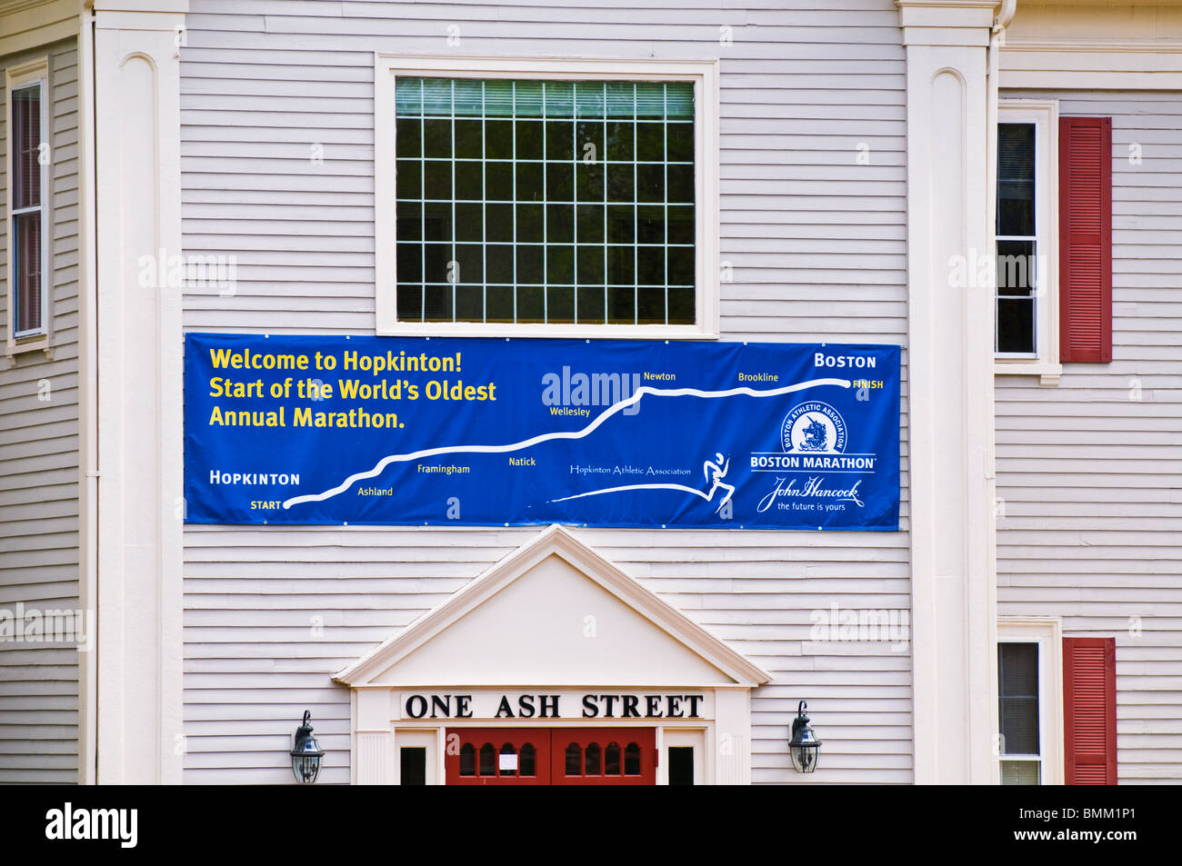 Banner di corso presso la linea di partenza della Maratona di Boston (più vecchio del mondo annuale), Hopkinton, Massachusetts Foto Stock