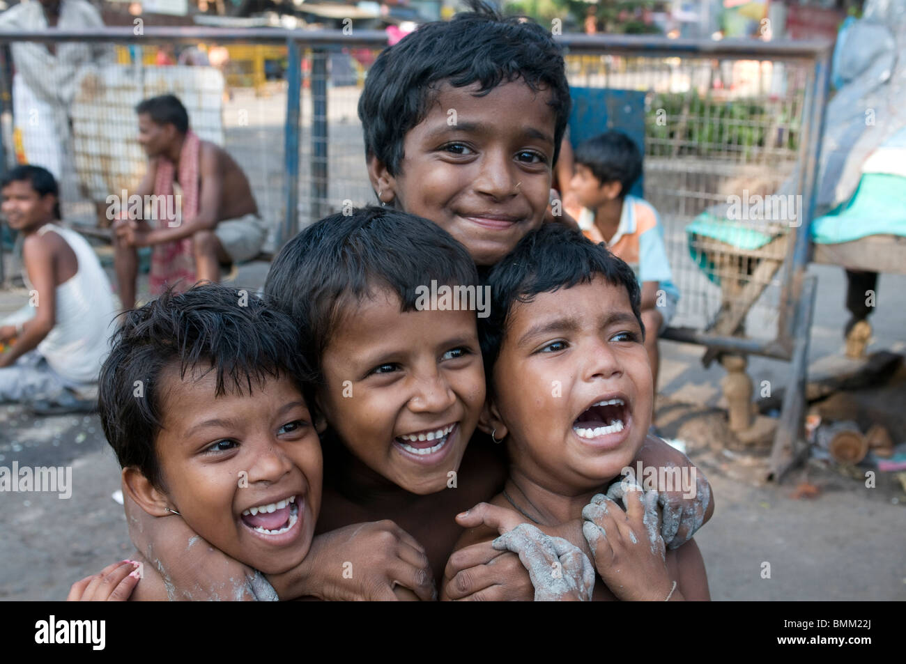 Ridendo, Indiani bambini o ragazzi. Kalighat. Calcutta. India. Foto Stock