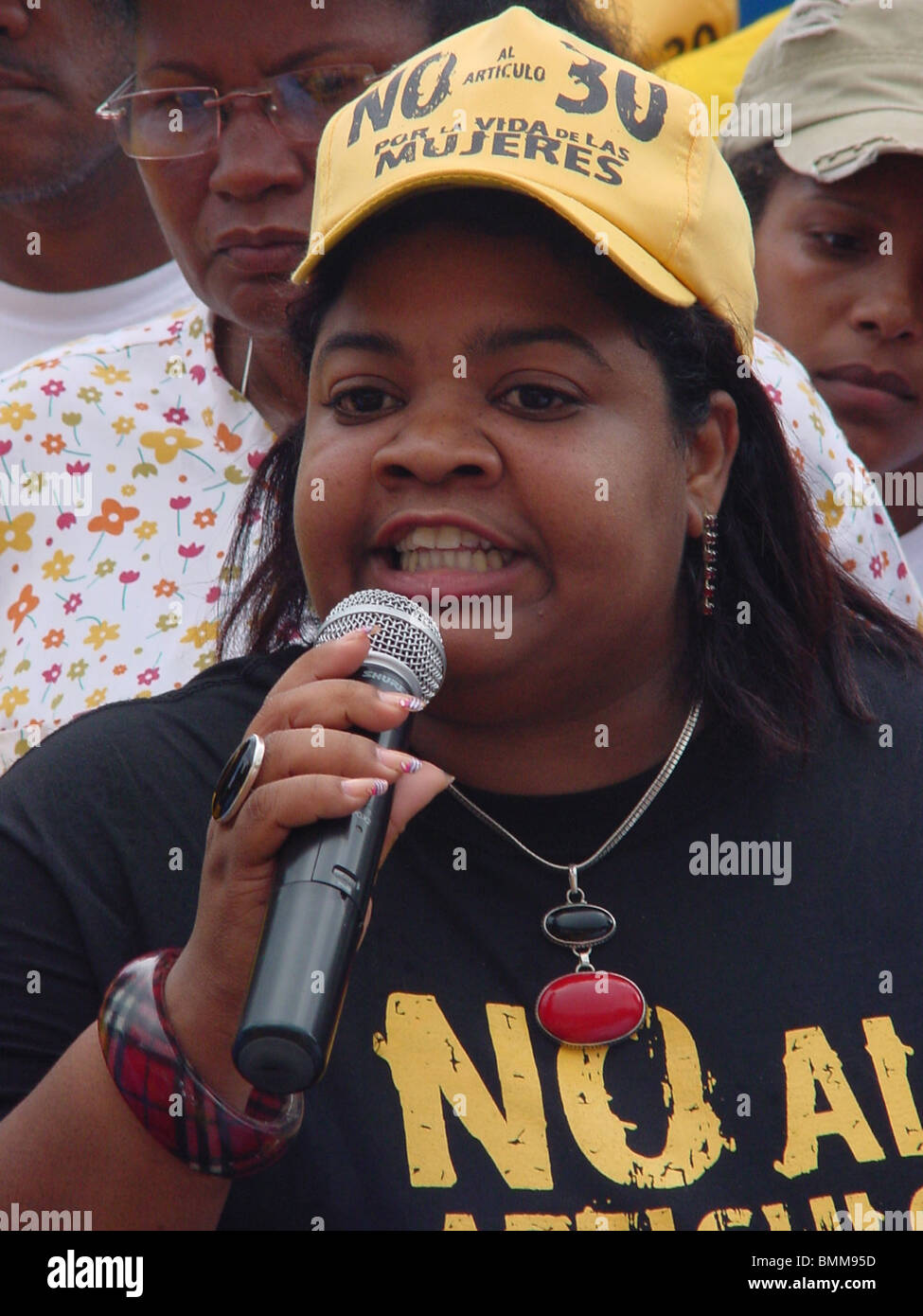 Una donna in un rally proteste contro "articolo 30' della Repubblica Dominicana di costituzione che ha reso l'aborto illegale Foto Stock
