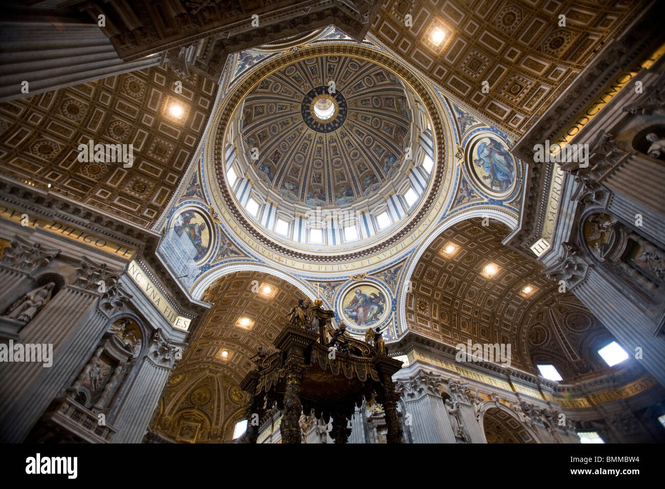 Baldacchino Del Bernini In San Pietro Dettagli del soffitto, cupola e Baldacchino del Bernini o Baldaquin