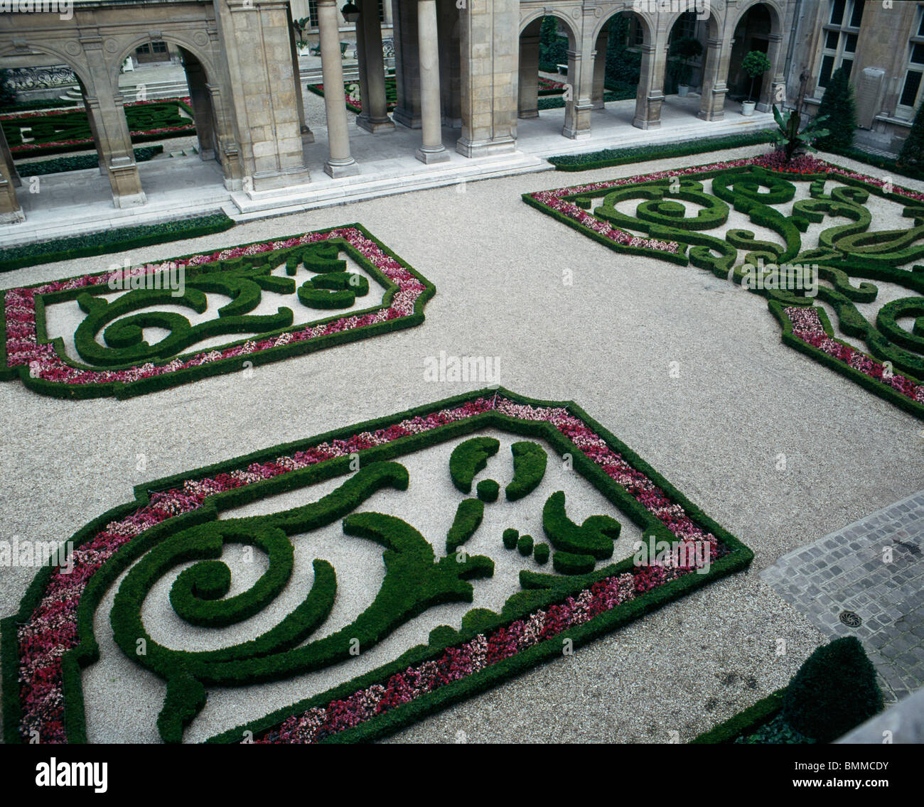 Giardini formali all'H™tel Le Pelletier de Saint-Fargeau, ora Museo Carnavalet, Paris, Francia. Da Francois Mansart 1655. Foto Stock