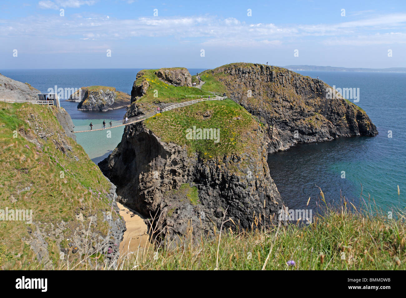 Carrick-a-Rede ponte di corde, Ballintoy, County Antrim, Irlanda del Nord Foto Stock