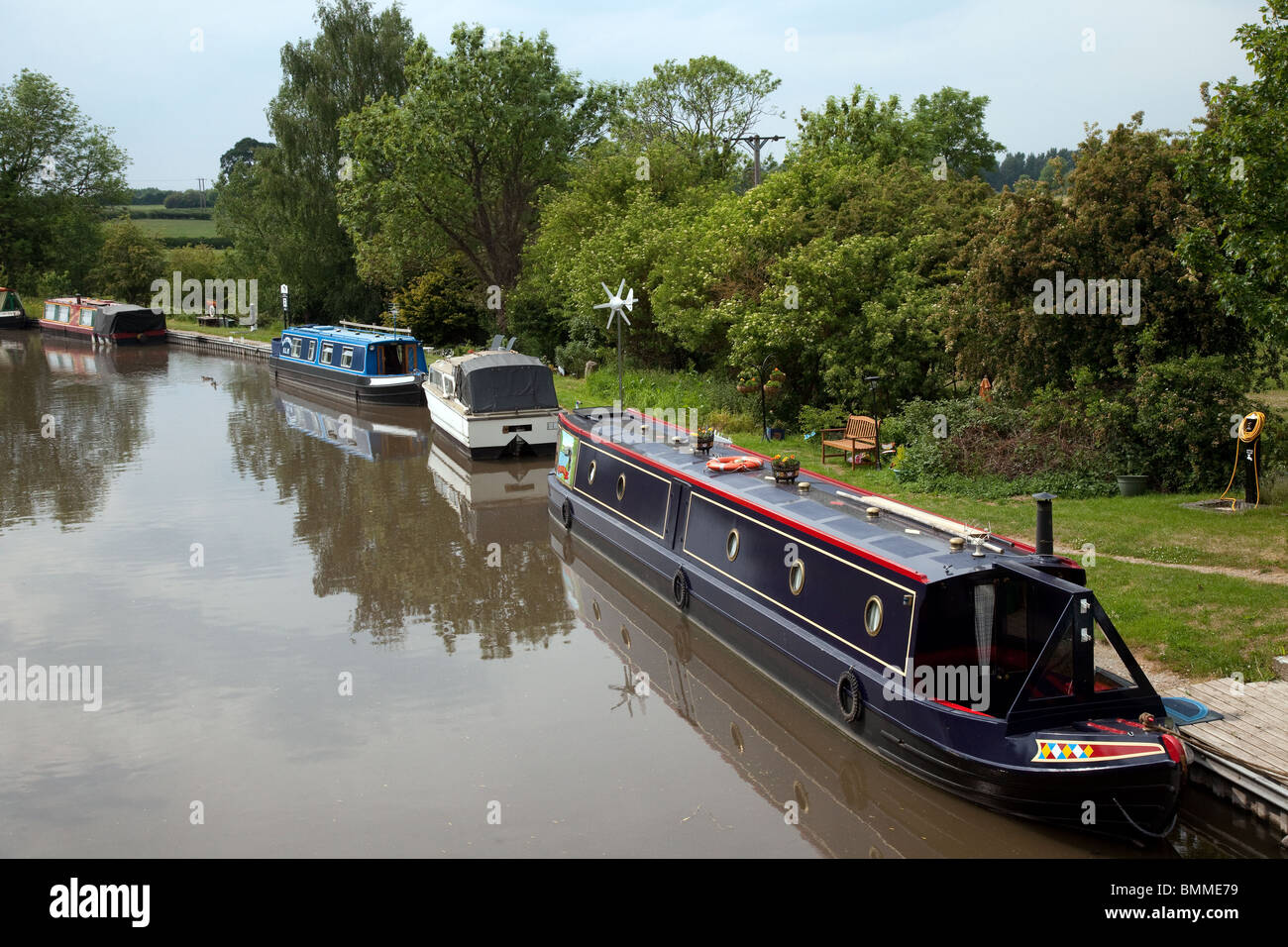 Residential Canal boats Riverside ormings & accommodation; British Waterway crusing holidays in Derbyshire, UK Foto Stock