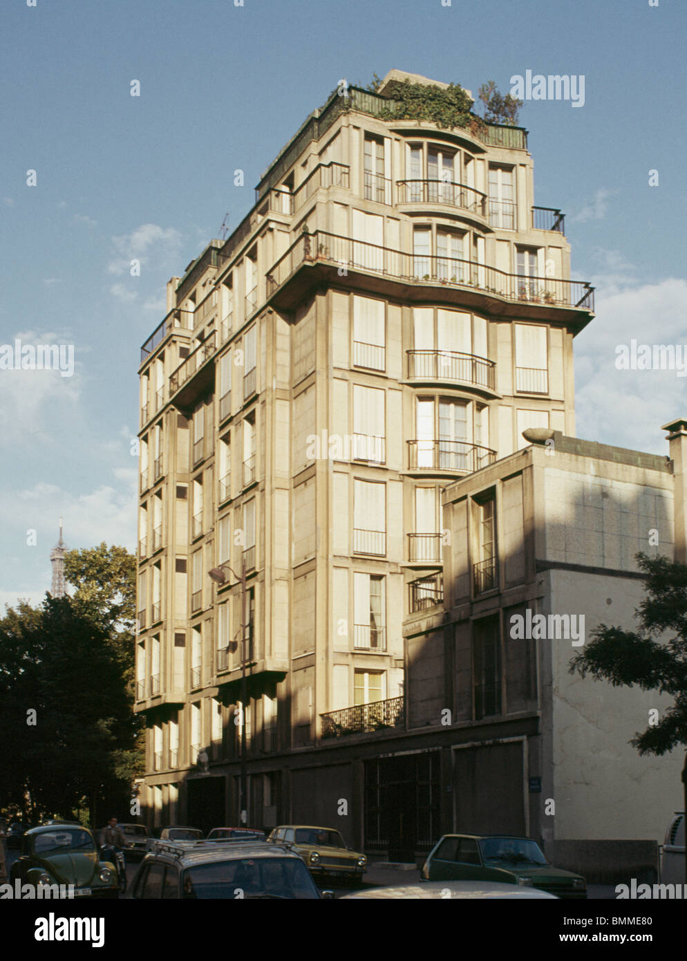 Blocco di appartamenti 51Ð5 Rue Raynouard, Parigi (1929 Ð32), costruito in cemento armato, progettato da Auguste Perret. Foto Stock