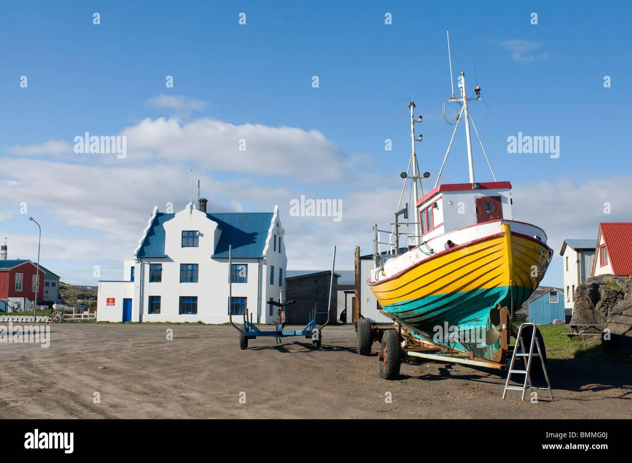 Barca da pesca a terra, Hólmavik,West Fjörds,Islanda Foto Stock