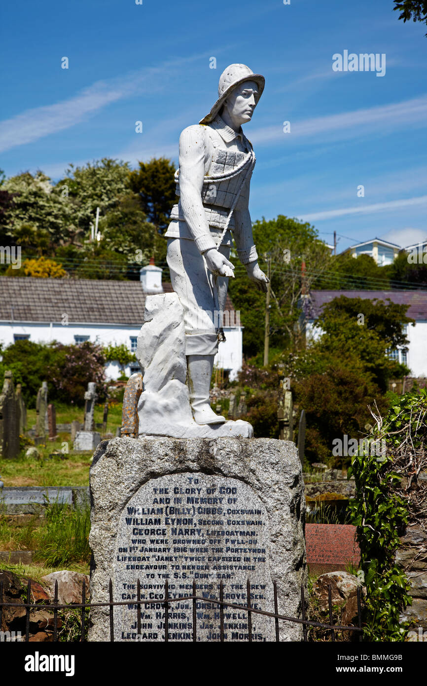Statua di William (Billy) Gibbs, timoniere, in Port Eynon sagrato, Gower, South Wales, Regno Unito Foto Stock