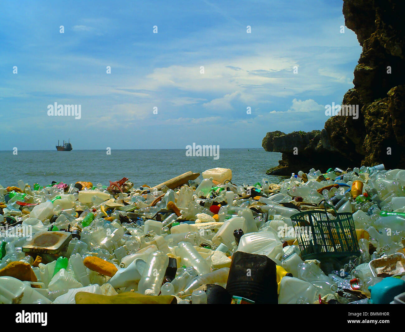 Inquinamento su una spiaggia di Santo Domingo, Repubblica Dominicana Foto Stock