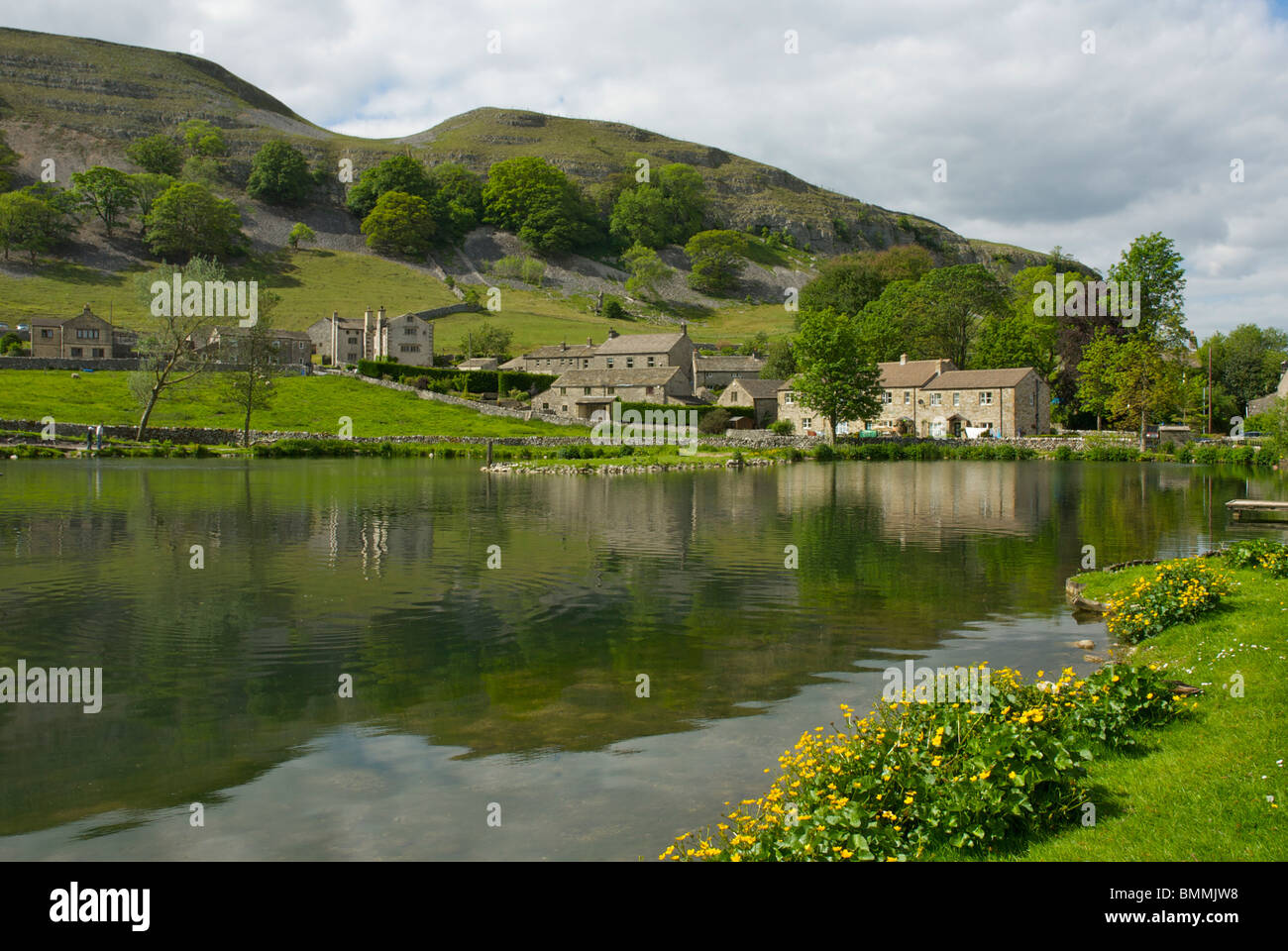 Parco Kilnsey allevamento ittico, Wharfedale, Yorkshire Dales National Park, North Yorkshire, Inghilterra, Regno Unito Foto Stock