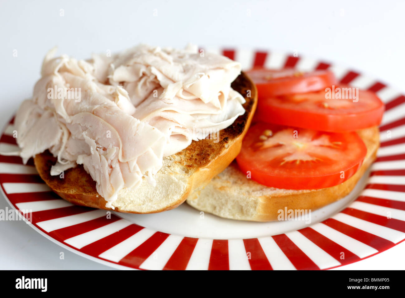 Pollo tostato e bagel di pomodoro Foto Stock