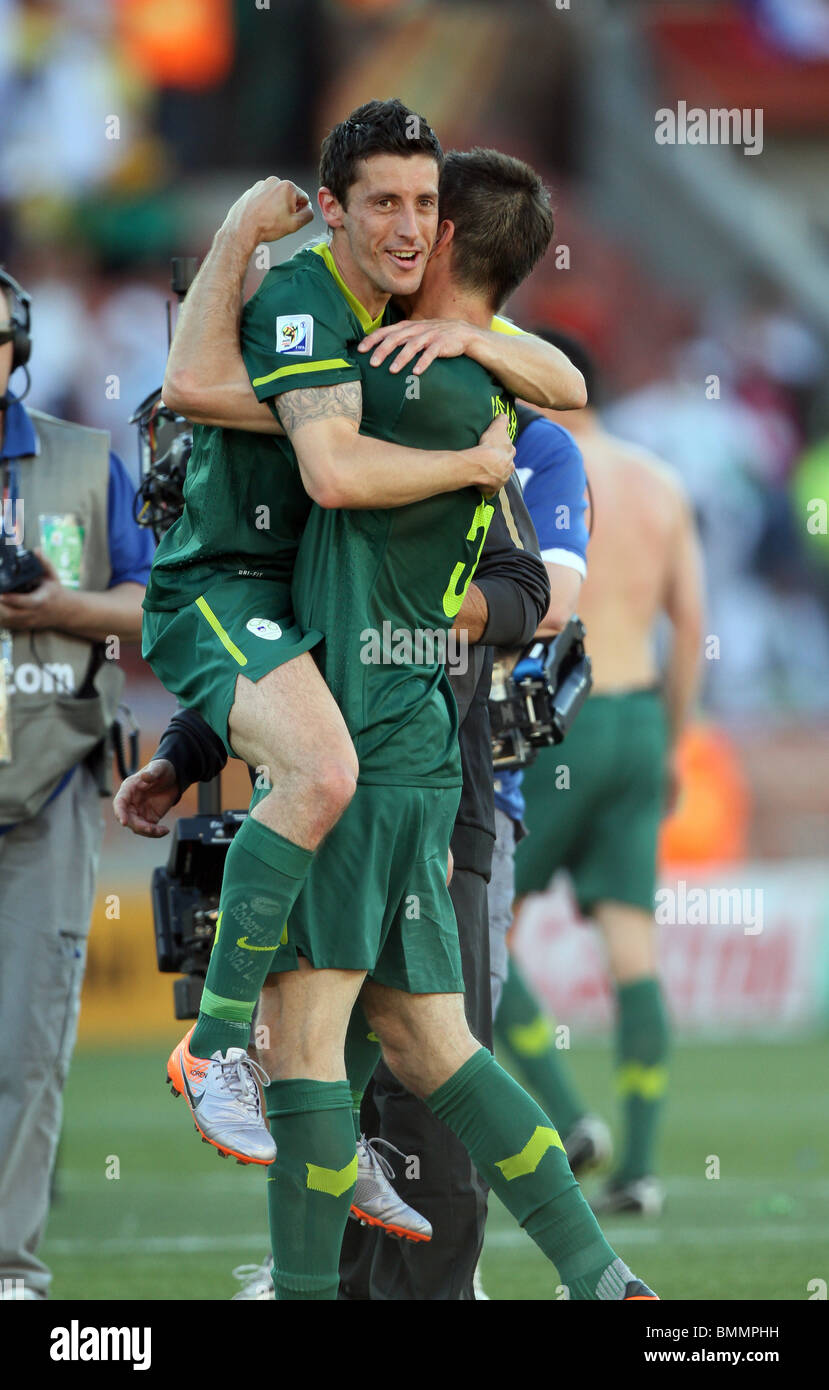 ROBERT KOREN & BOSTJAN CESAR C ALGERIA V SLOVENIA PETER MOKABA STADIUM POLOKWANE SUDAFRICA 13 Giugno 2010 Foto Stock