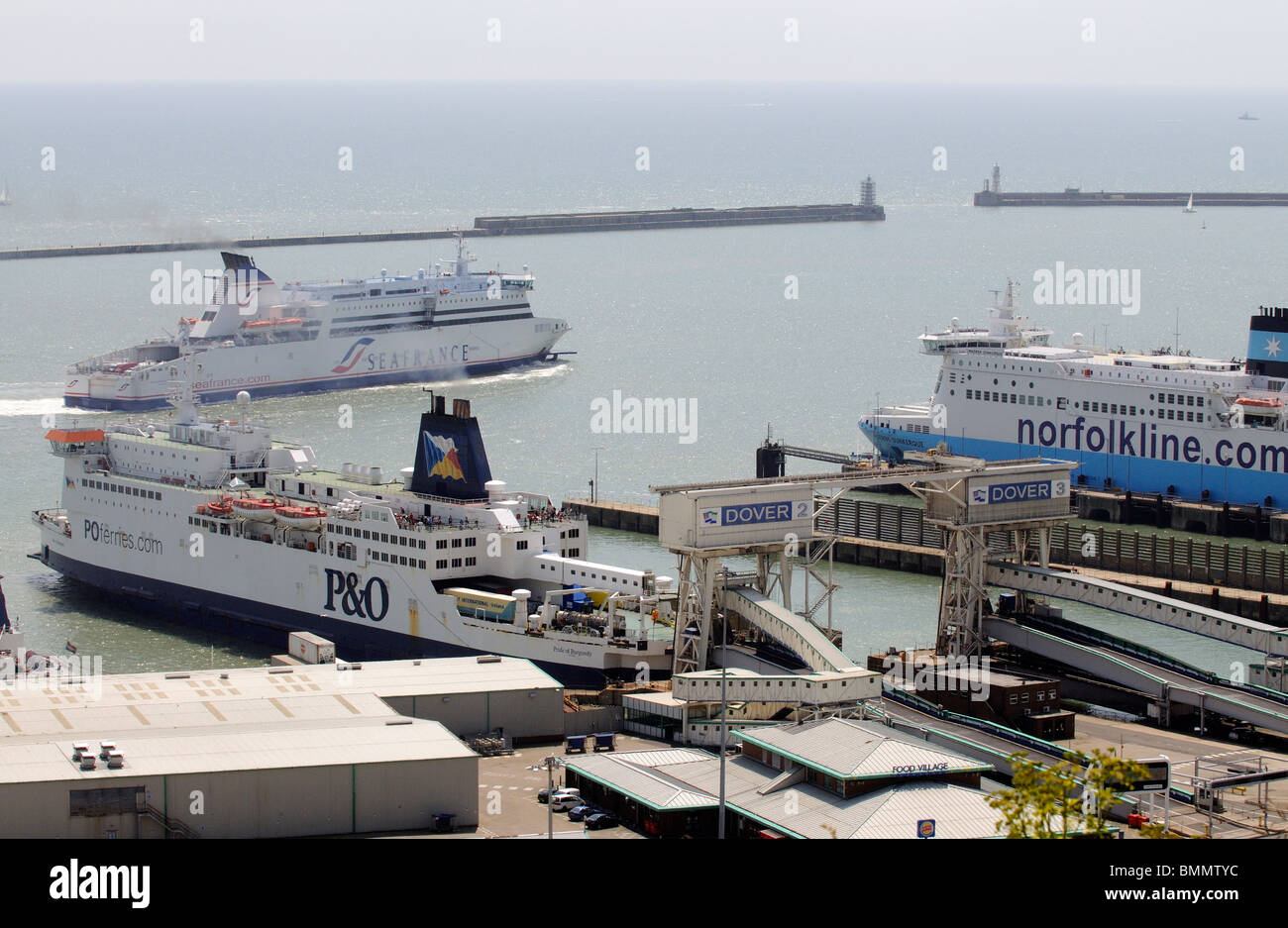 Seafrance azienda cross channel ferry Moliere le manovre in porto di Dover Kent England Regno Unito Foto Stock