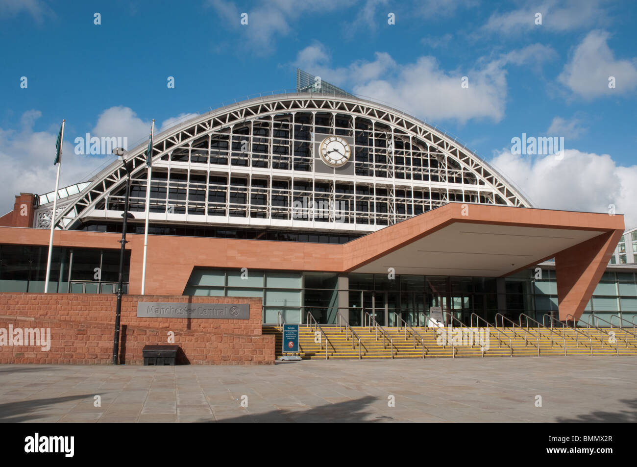 Manchester Central (in precedenza G-Mex) centro mostre e congressi.Windmill Street,il centro città di Manchester. Foto Stock