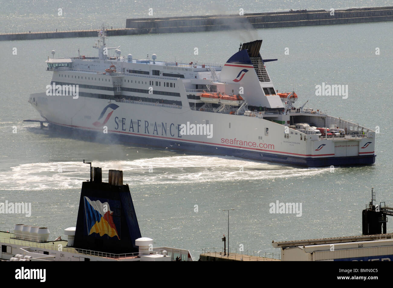 La società di Seafrance cross channel ferry Moliere le manovre in porto di Dover Kent England Regno Unito Foto Stock