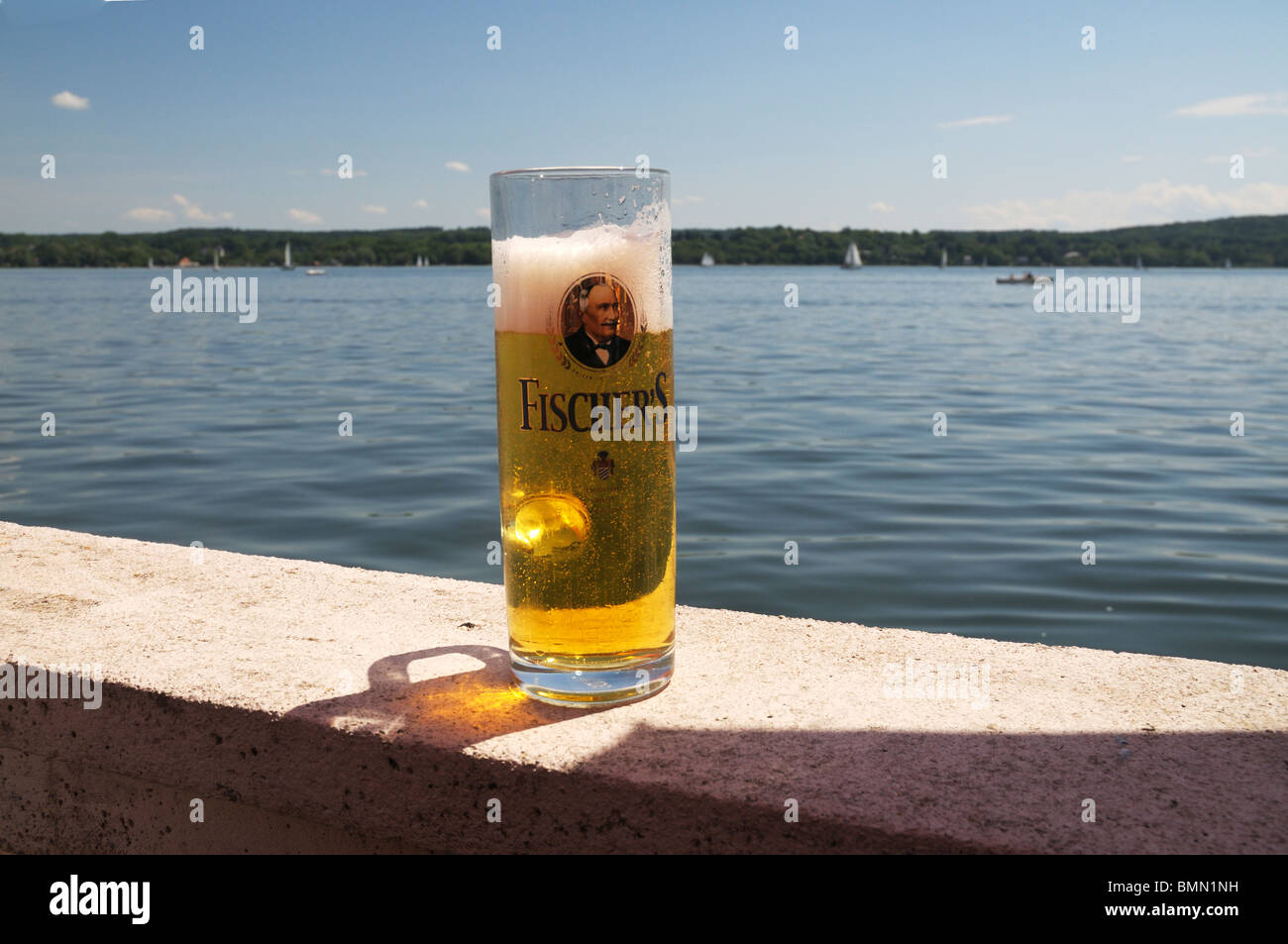 Mezzo litro di Fischer bier a Starnberg, Baviera, Germania Foto Stock