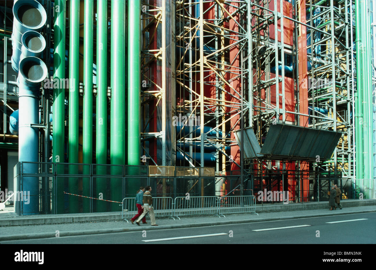 Centro Pompidou, (Centro Nazionale di Arte & Cultura)¤ Parigi, Francia. Di Richard Rogers e Renzo Piano, 1971. Escalator tubolare Foto Stock