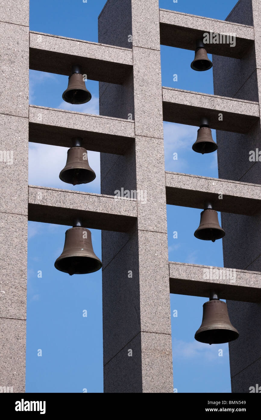 Burleson campane scultura fuori Bass Concert Hall su University of Texas di Austin campus Foto Stock