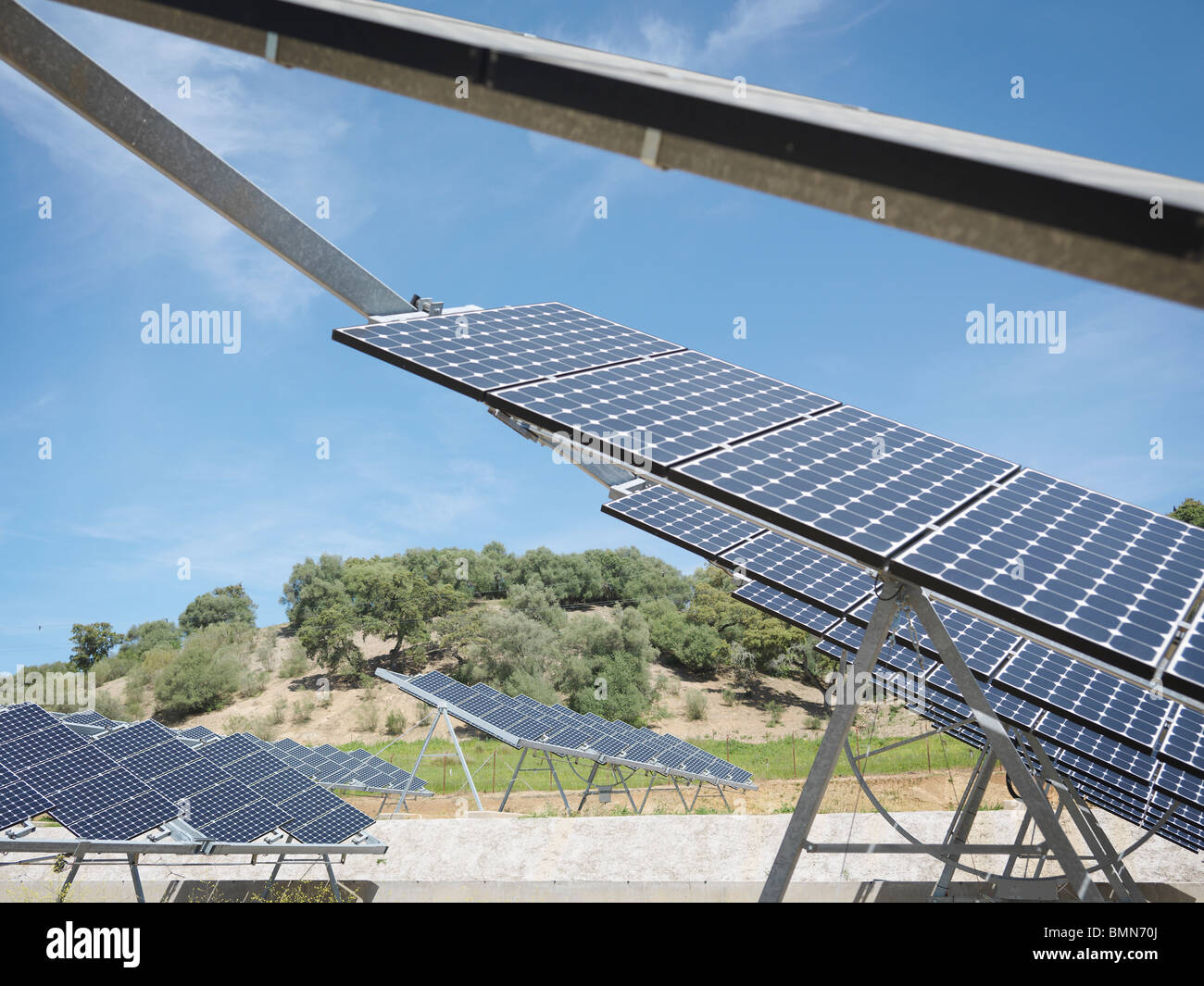Energia solare stazione vista laterale Foto Stock