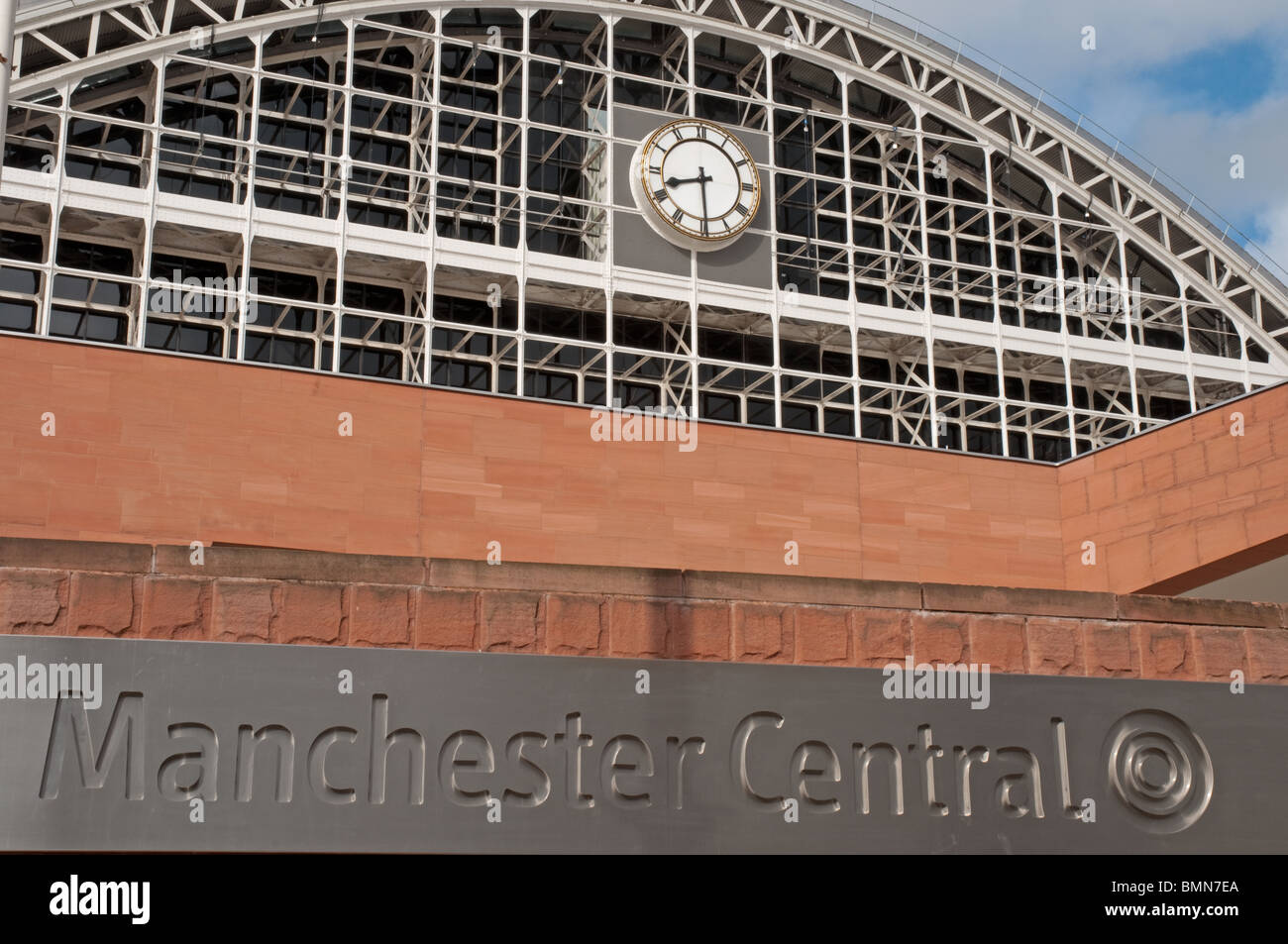 Manchester Central (in precedenza G-Mex) centro mostre e congressi.Windmill Street,il centro città di Manchester. Foto Stock