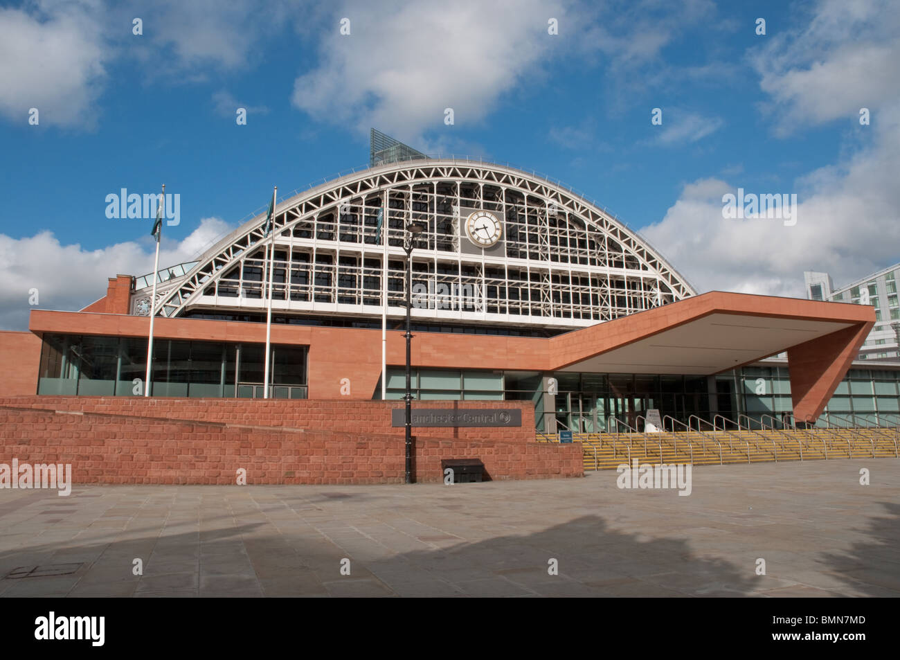 Manchester Central (in precedenza G-Mex) centro mostre e congressi.Windmill Street,il centro città di Manchester. Foto Stock