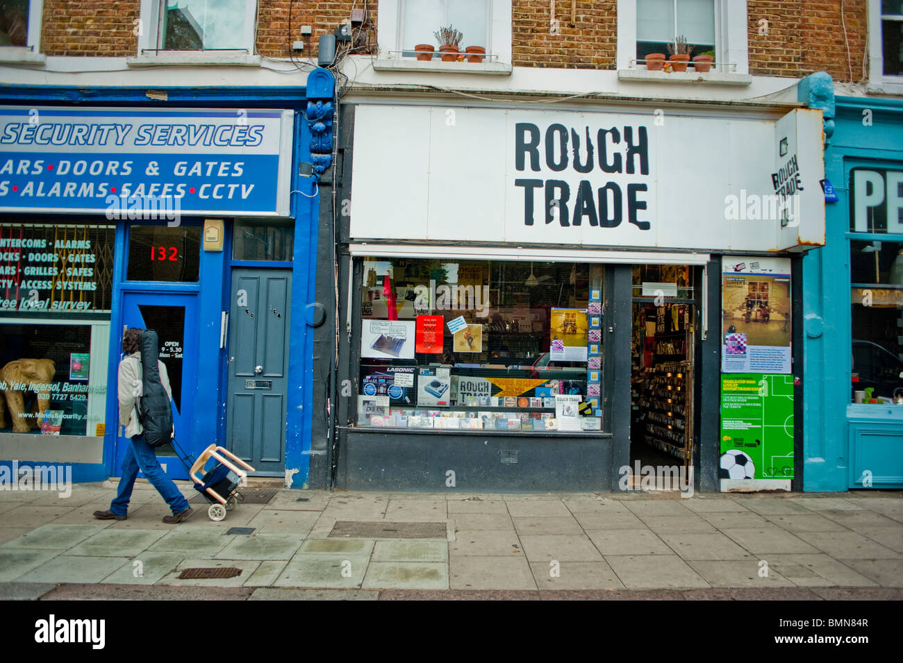 Londra, Inghilterra, Regno Unito, People Shopping Portobello Street Shops londra, Outside Street Scenes, Rough Trade Records Store Front, negozi di dischi Foto Stock