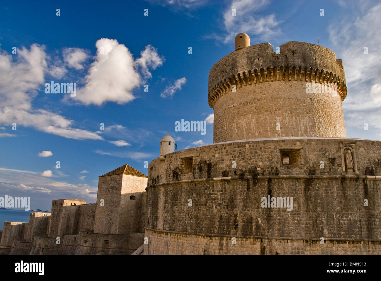 Le antiche mura della città di Dubrovnik, Croazia, Europa. Foto Stock