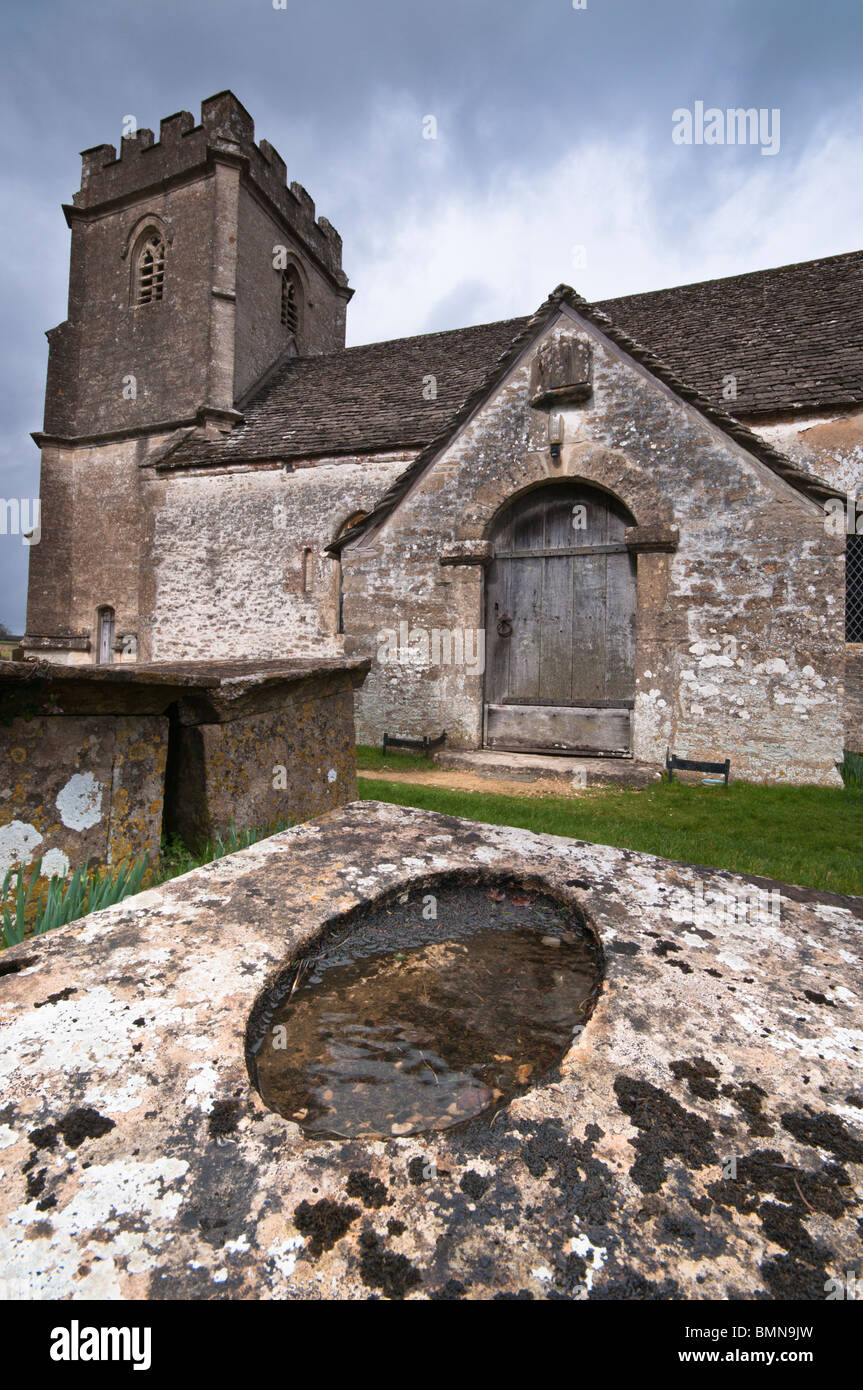 La Chiesa del Santo Rood, Daglingworth, Gloucestershire, Cotswolds, REGNO UNITO Foto Stock