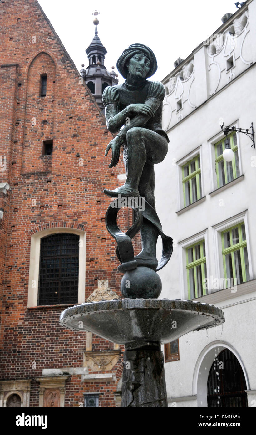 La Statua fontana di uno studente di nome popolare di Zak nella parte anteriore della chiesa di St Mary St Mary's Square, Cracovia in Polonia , in Europa Foto Stock