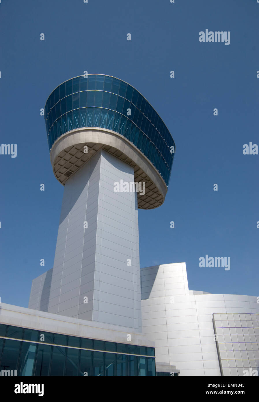 Donald D. Engen torre di osservazione presso il Museo Nazionale dell'aria e dello spazio, l'Aeroporto Internazionale Washington Dulles, Chantilly, VA Foto Stock