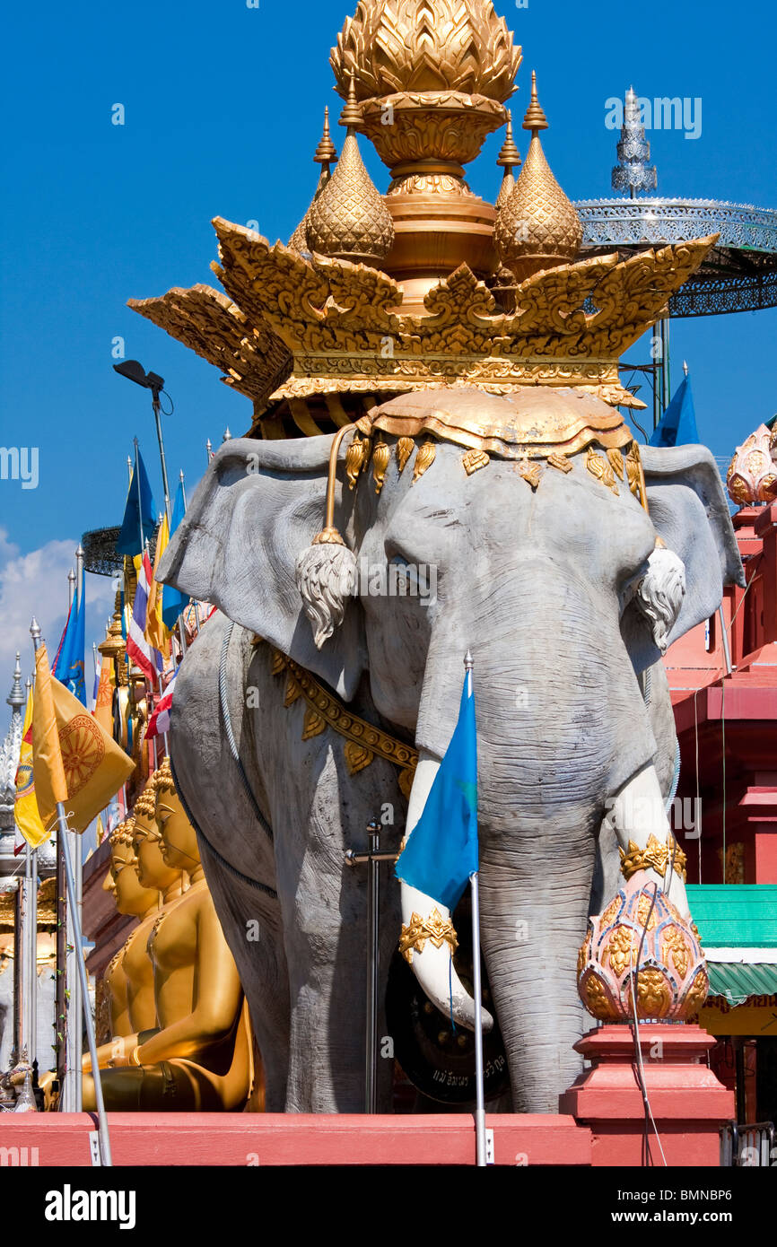 Statua di elefante del Triangolo d'oro, Sop Ruak, Thailandia. Foto Stock