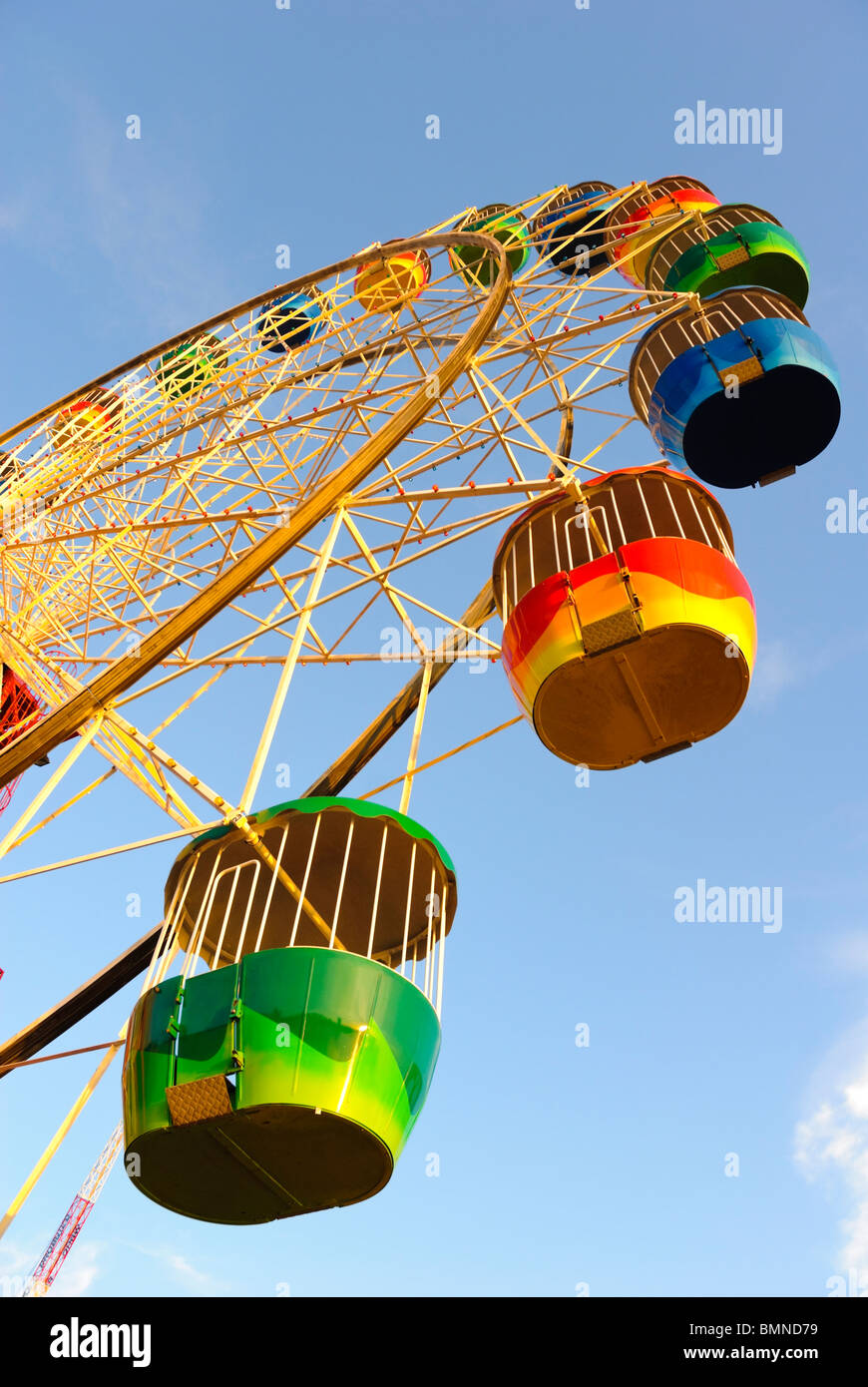 La colorata ruota panoramica Ferris ride al Luna Park parco divertimenti di Sydney, Australia Foto Stock