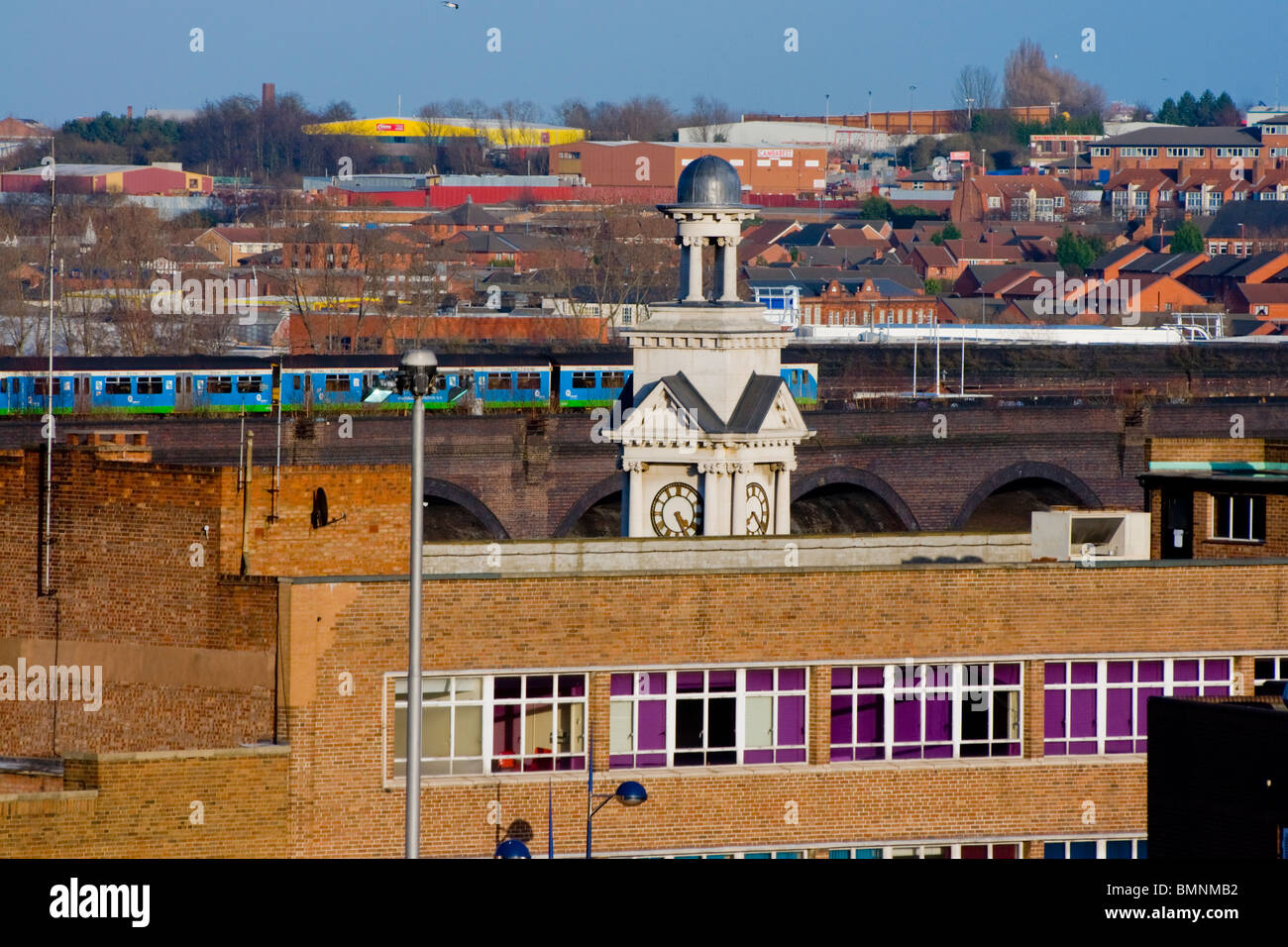 Regno Unito, Inghilterra, Birmingham treno diurno Skyline Foto Stock