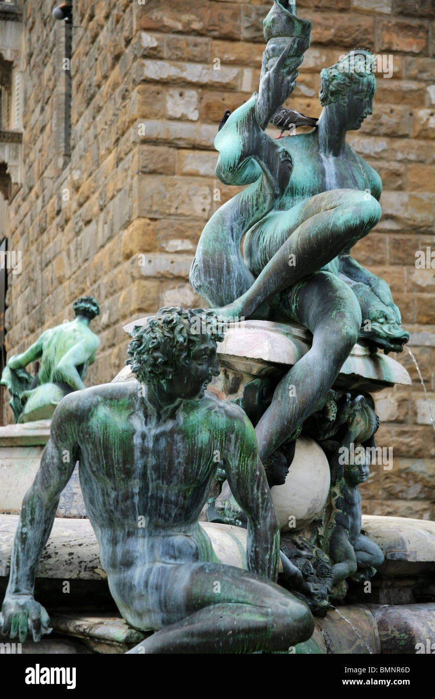 Firenze, Italia; bronzo satiri ninfe marine sulla Fontana del Nettuno Foto Stock