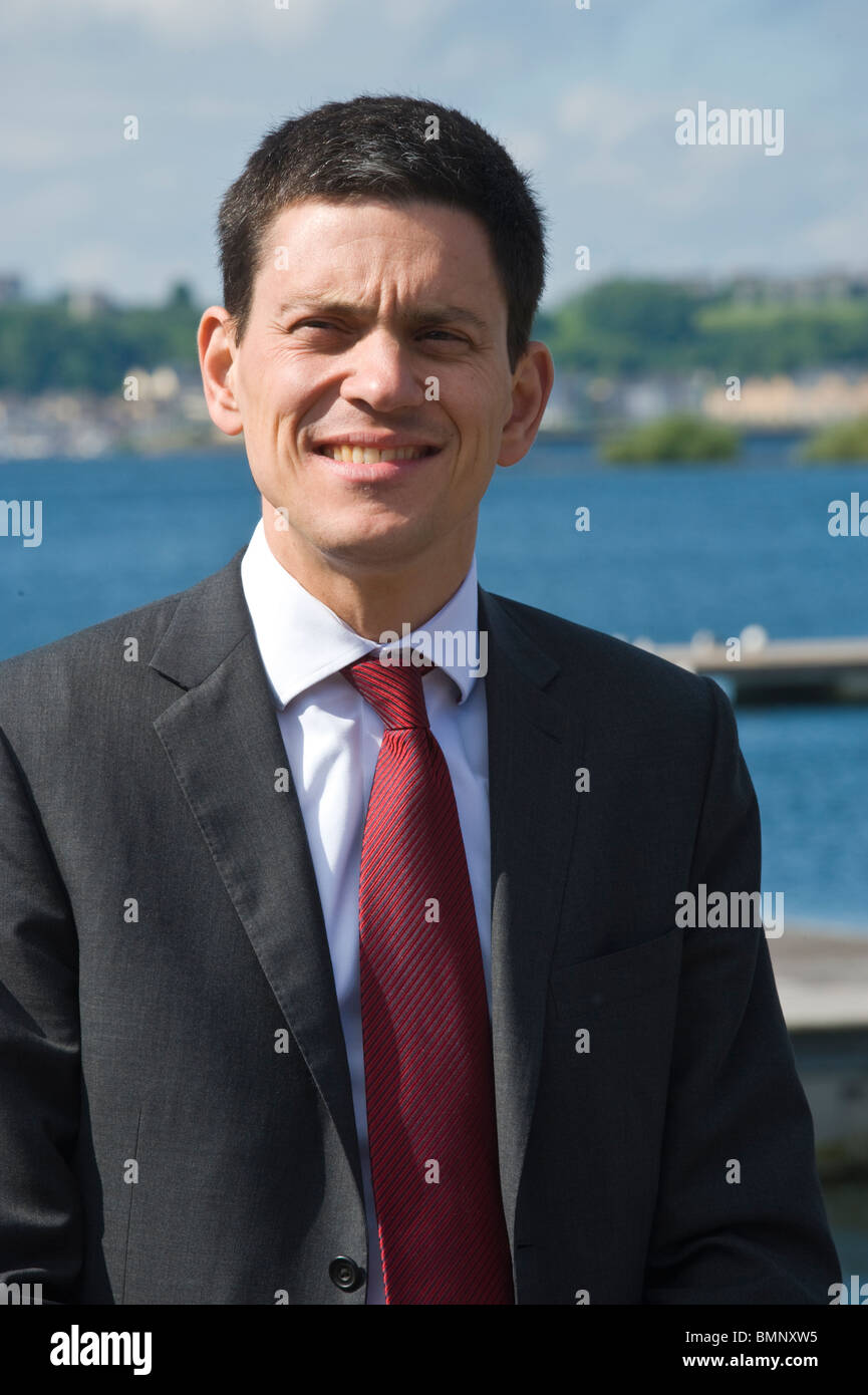 Rt Hon David Miliband MP ombra Segretario degli esteri visitando la Baia di Cardiff South Wales UK Foto Stock