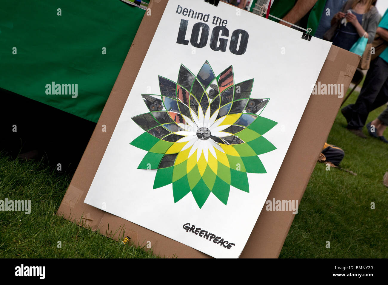 Il logo BP alterata da Greenpeace per mostrare i danni ambientali, Londra Foto Stock