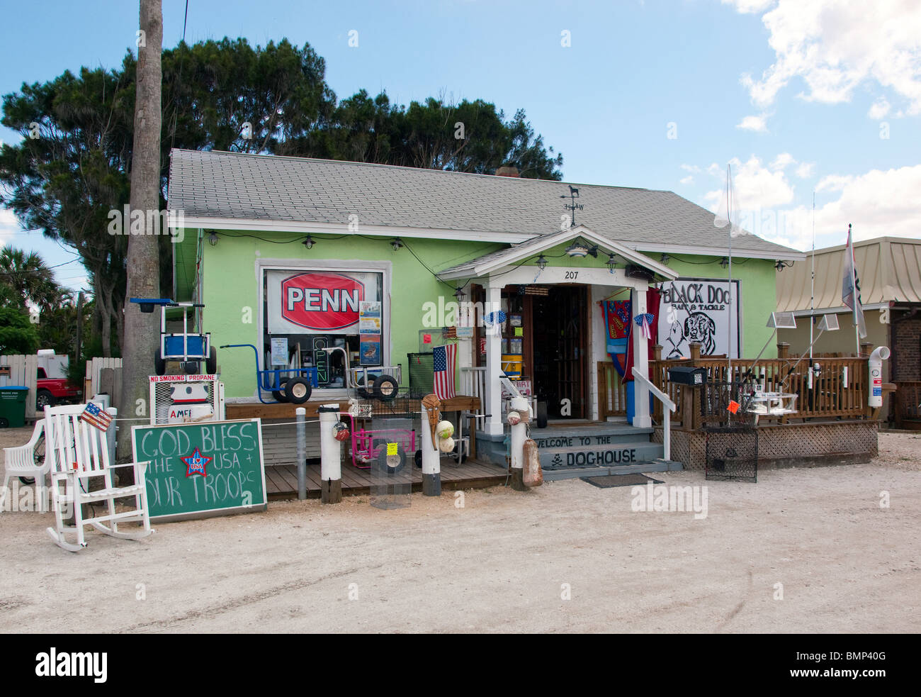 Cane nero esca e affrontare il problema è stato a Melbourne Beach sulla costa atlantica della Florida per quasi cento anni Foto Stock