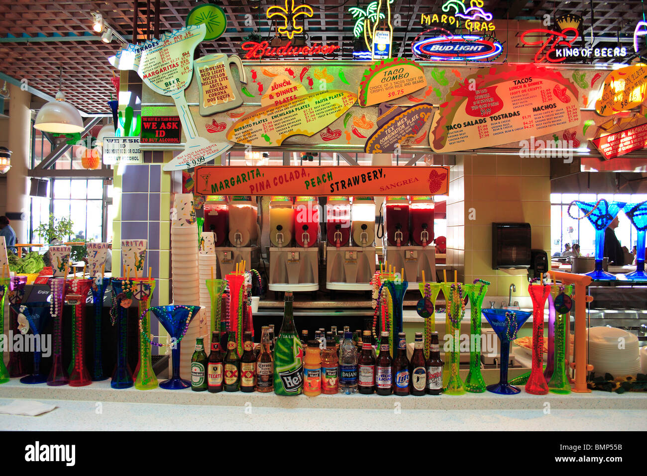 Wine Shop in River Walk mall ; New Orleans ; Louisiana ; U.S.A. Stati Uniti d'America Foto Stock