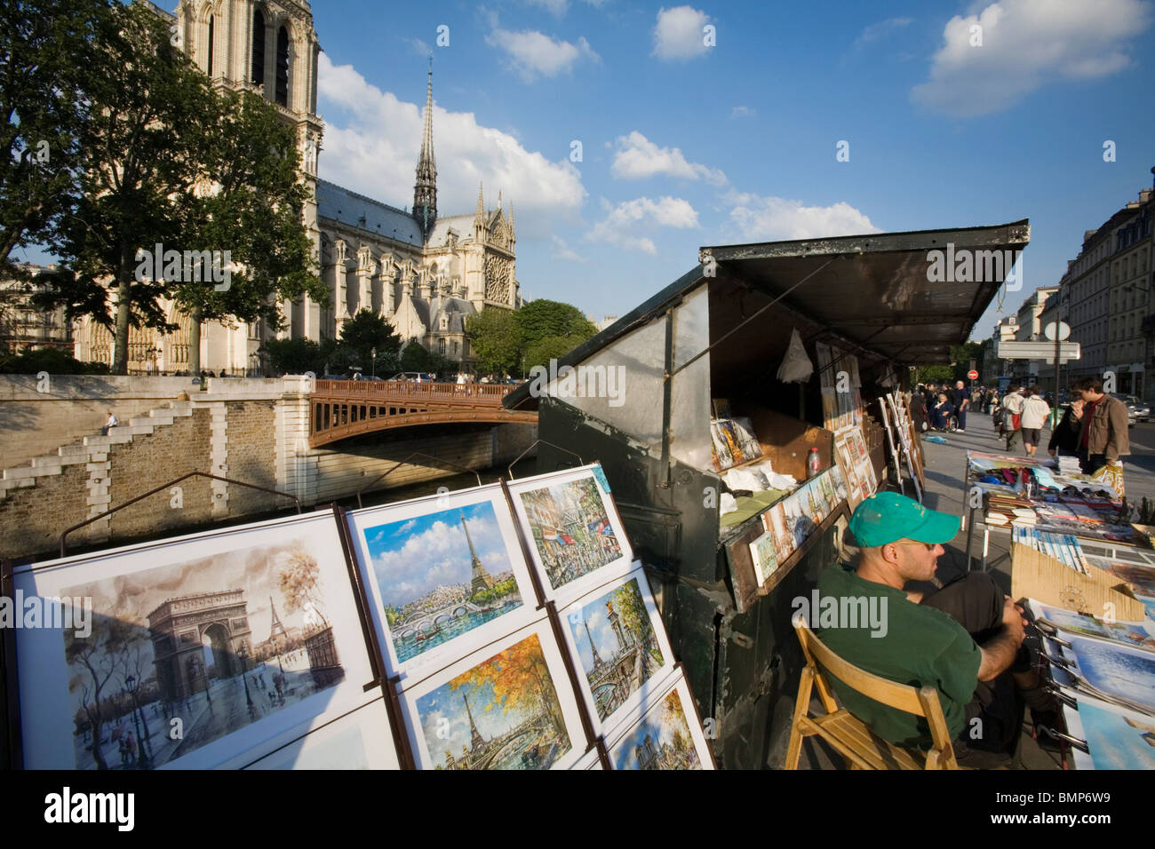 Edicola dalla Seine, Parigi Foto Stock