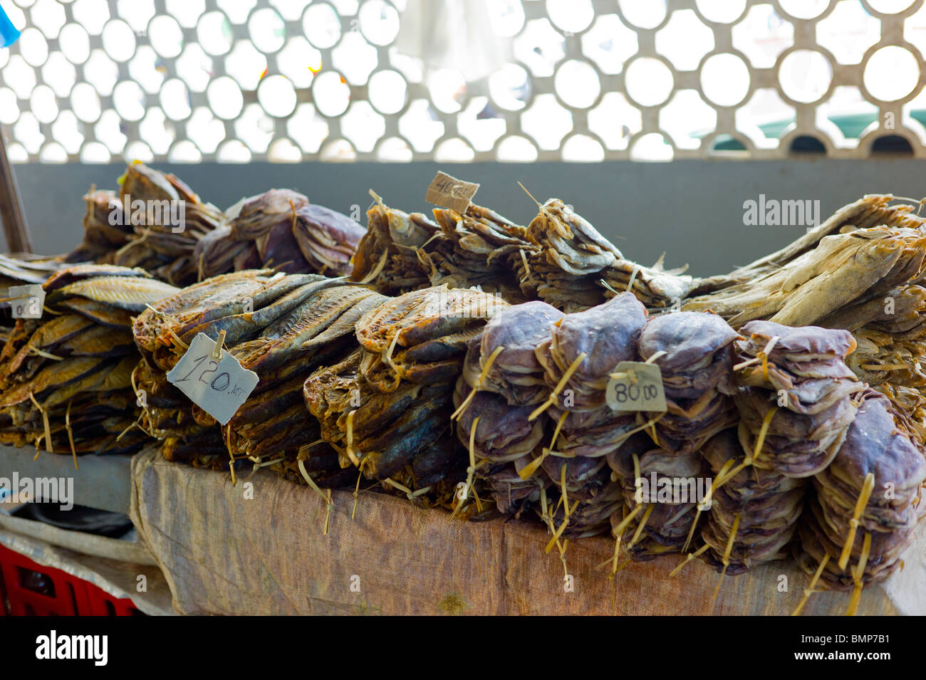 Calamaro asciugato al mercato di Vilanculos, Mozambico. Foto Stock