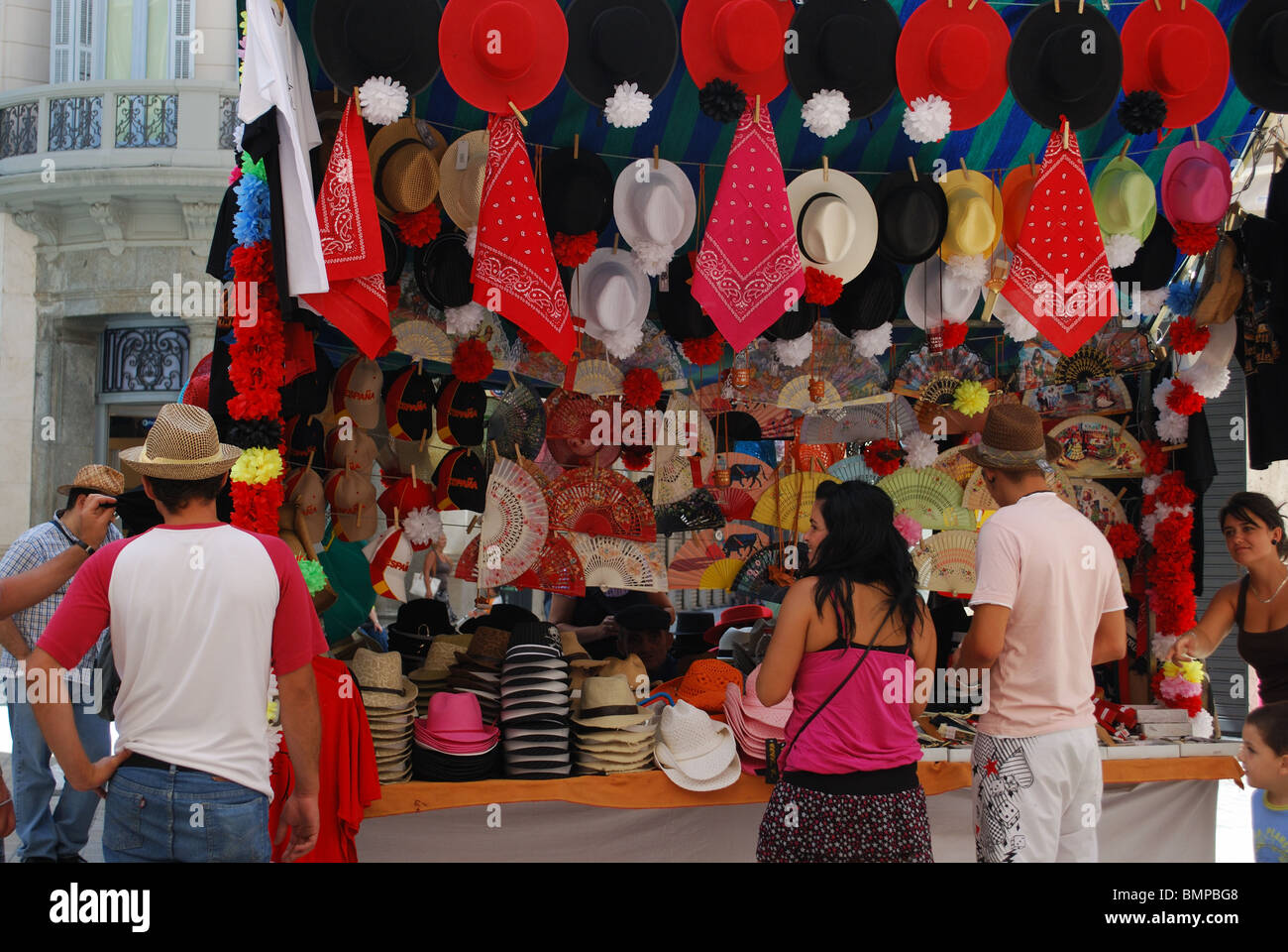 Hat stallo, Calle Marques de Larios, Feria de Malaga, Malaga, Costa del Sol, provincia di Malaga, Andalusia, Spagna, Europa occidentale. Foto Stock
