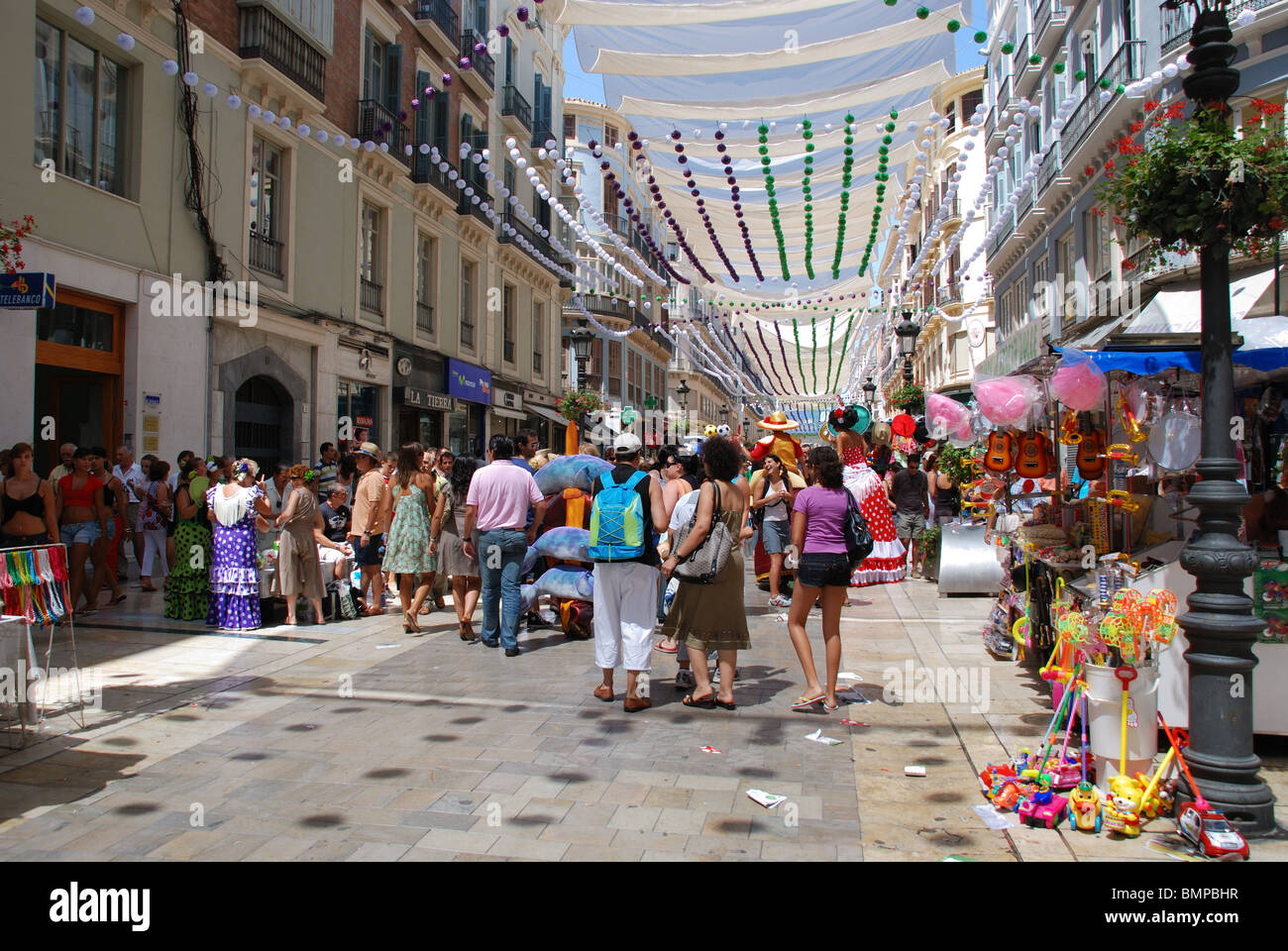 Calle Marques de Larios, Feria de Malaga, Malaga, Costa del Sol, provincia di Malaga, Andalusia, Spagna, Europa occidentale. Foto Stock