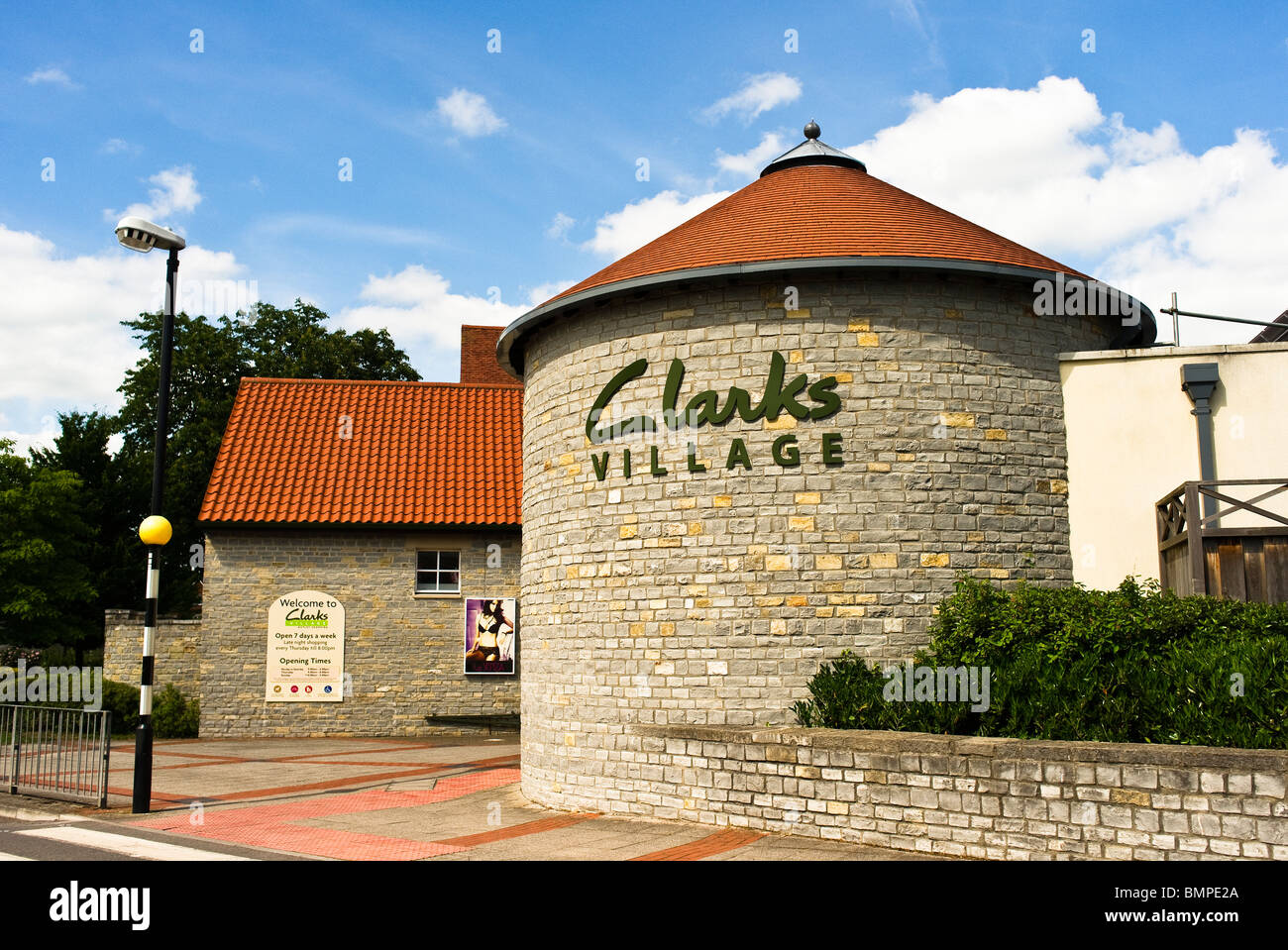 Ingresso al Clarks Village Somerset South West England UK UE Foto Stock