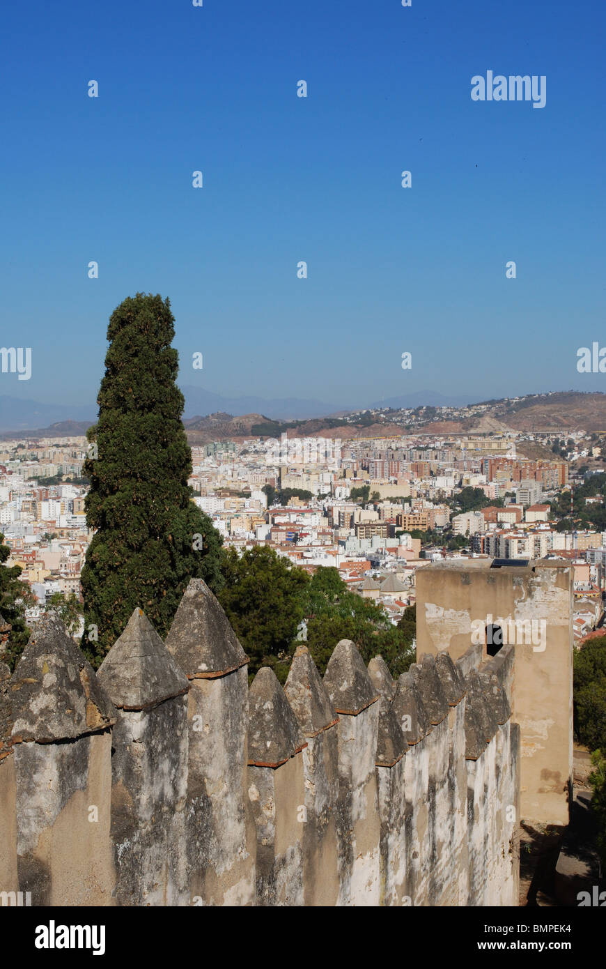 Castello di Gibralfaro (Castillo de Gibralfaro) con vedute sopra la città, Malaga, Costa del Sol, provincia di Malaga, Andalusia. Foto Stock
