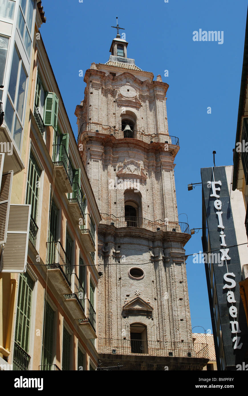 Chiesa di San Juan Bautista tower, Malaga, Costa del Sol, provincia di Malaga, Andalusia, Spagna, Europa occidentale. Foto Stock